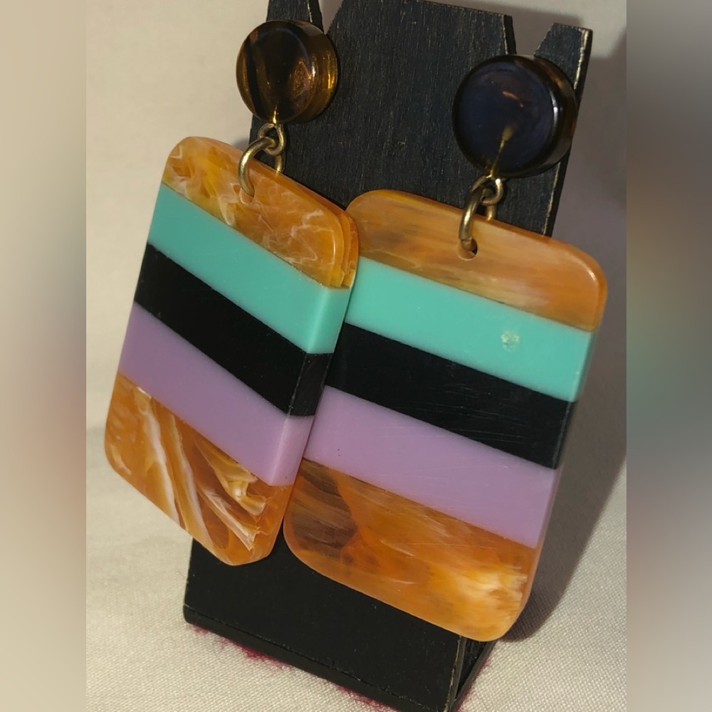 Modernist 60s Mod Chic Lucite Earrings - Picture 4 of 11